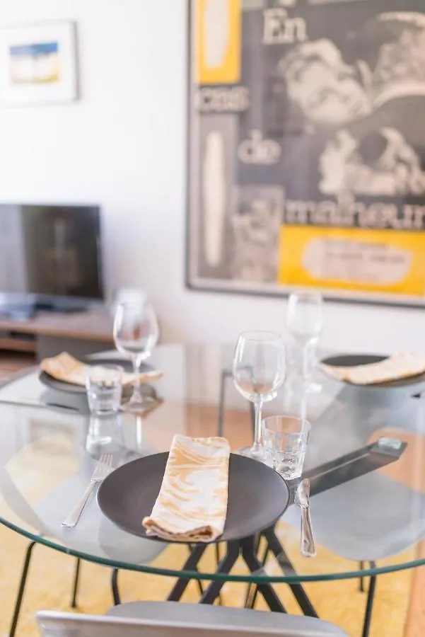 Charming, Sun-Drenched Apartment In Estrela Лиссабон Португалия