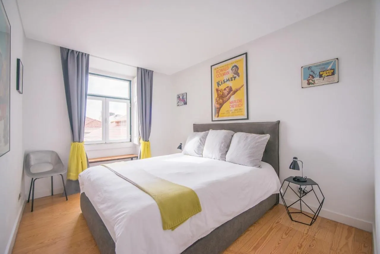 Charming, Sun-Drenched Apartment In Estrela Лиссабон