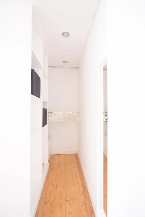 Charming, Sun-Drenched Apartment In Estrela Лиссабон Португалия