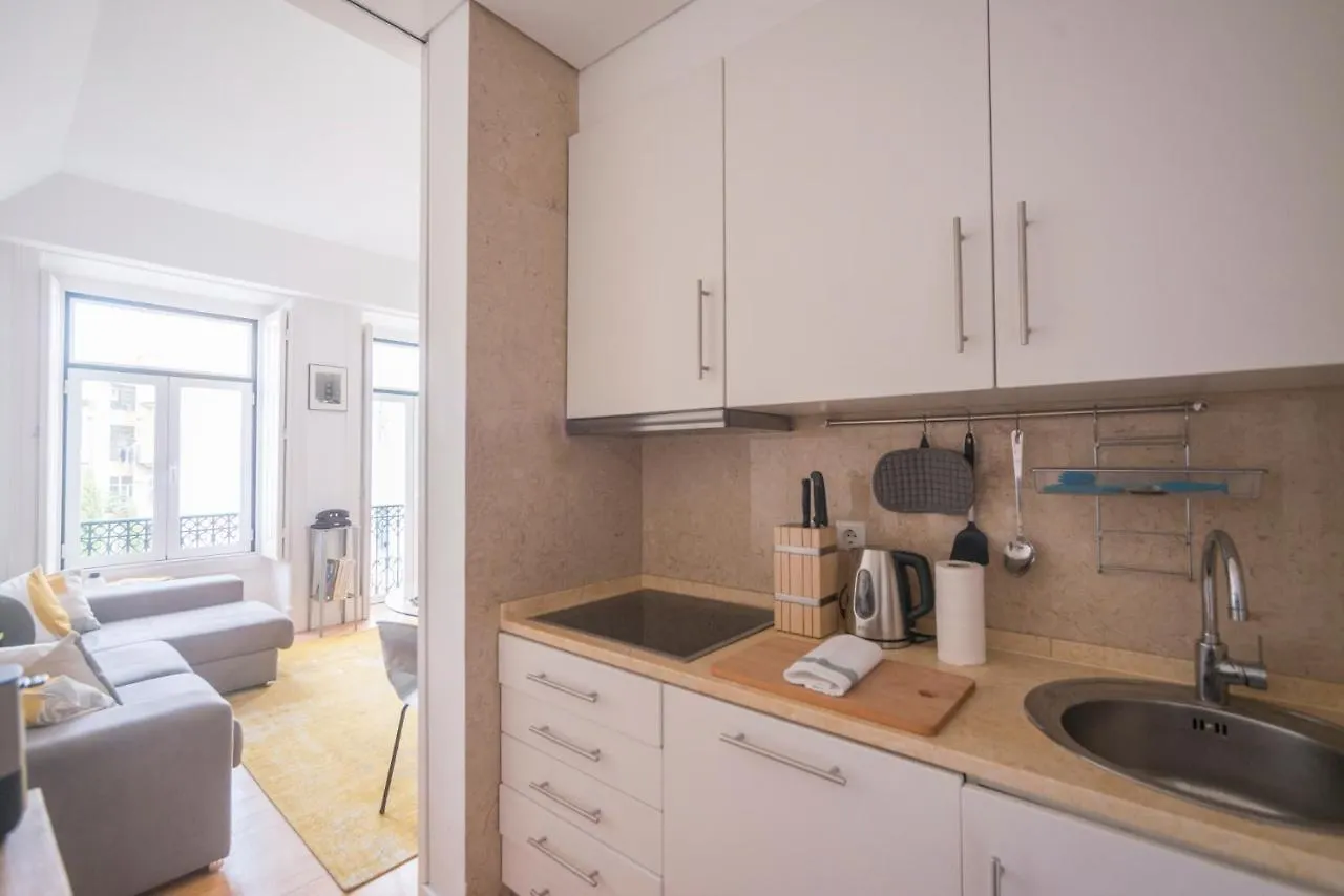 Charming, Sun-Drenched Apartment In Estrela Лиссабон