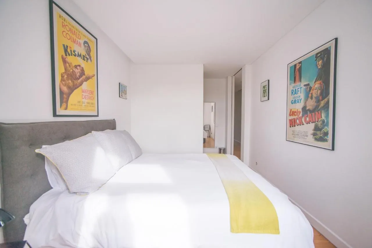 Charming, Sun-Drenched Apartment In Estrela Лиссабон 0*,  Португалия