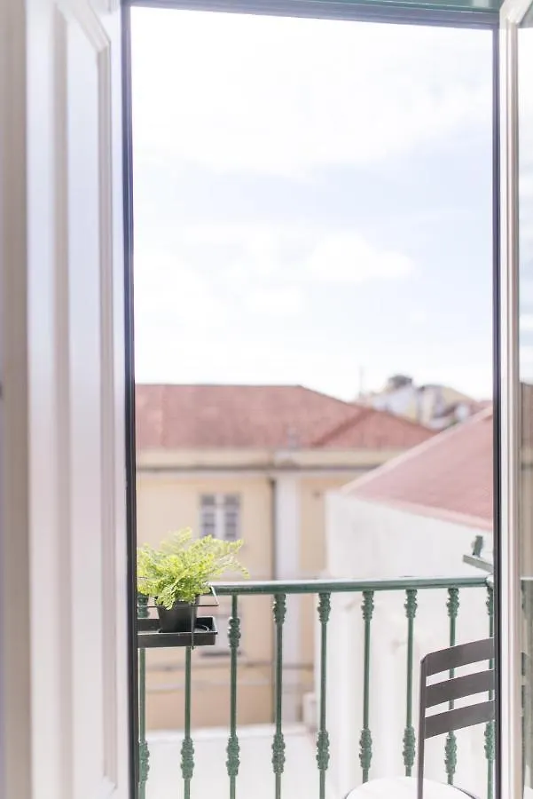 Charming, Sun-Drenched Apartment In Estrela Лиссабон 0*,  Португалия