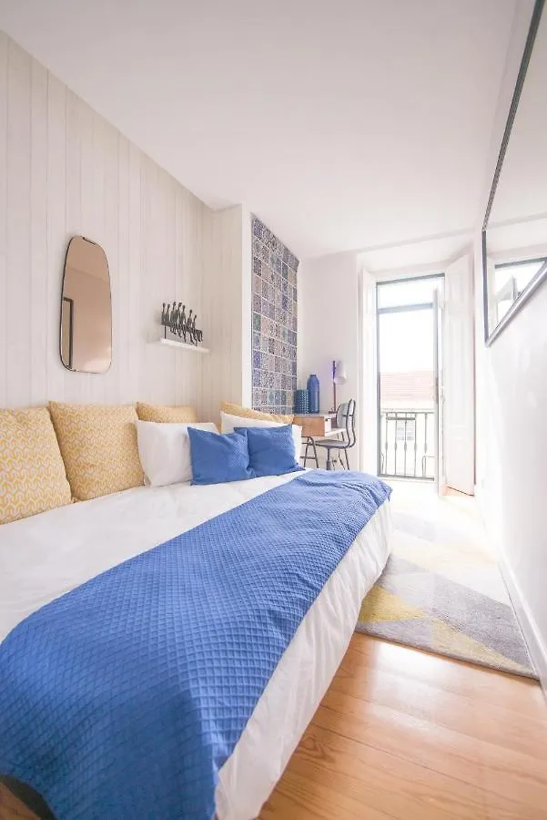Charming, Sun-Drenched Apartment In Estrela Лиссабон 0*,